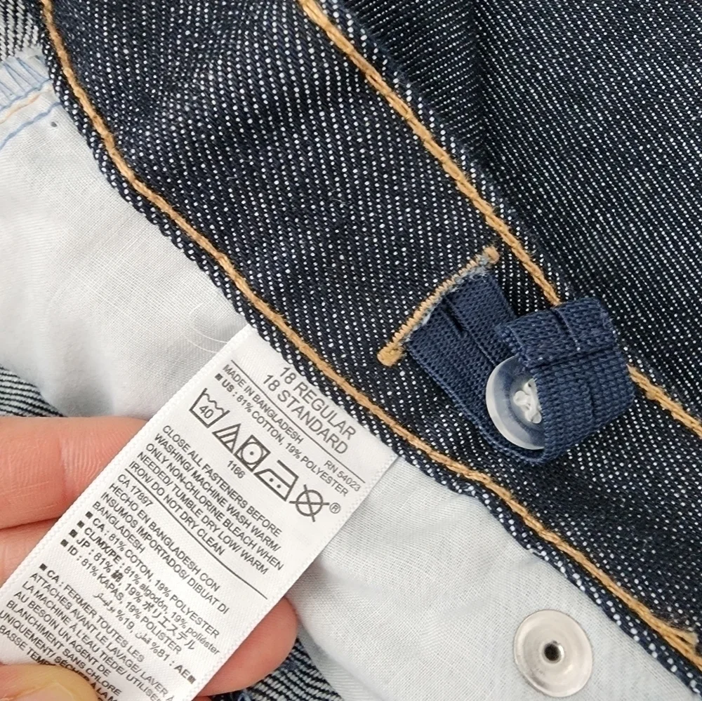 Old Navy Staight Leg Jeans. Adjustable waist. Size 18 Reg. Worn once. Good preow